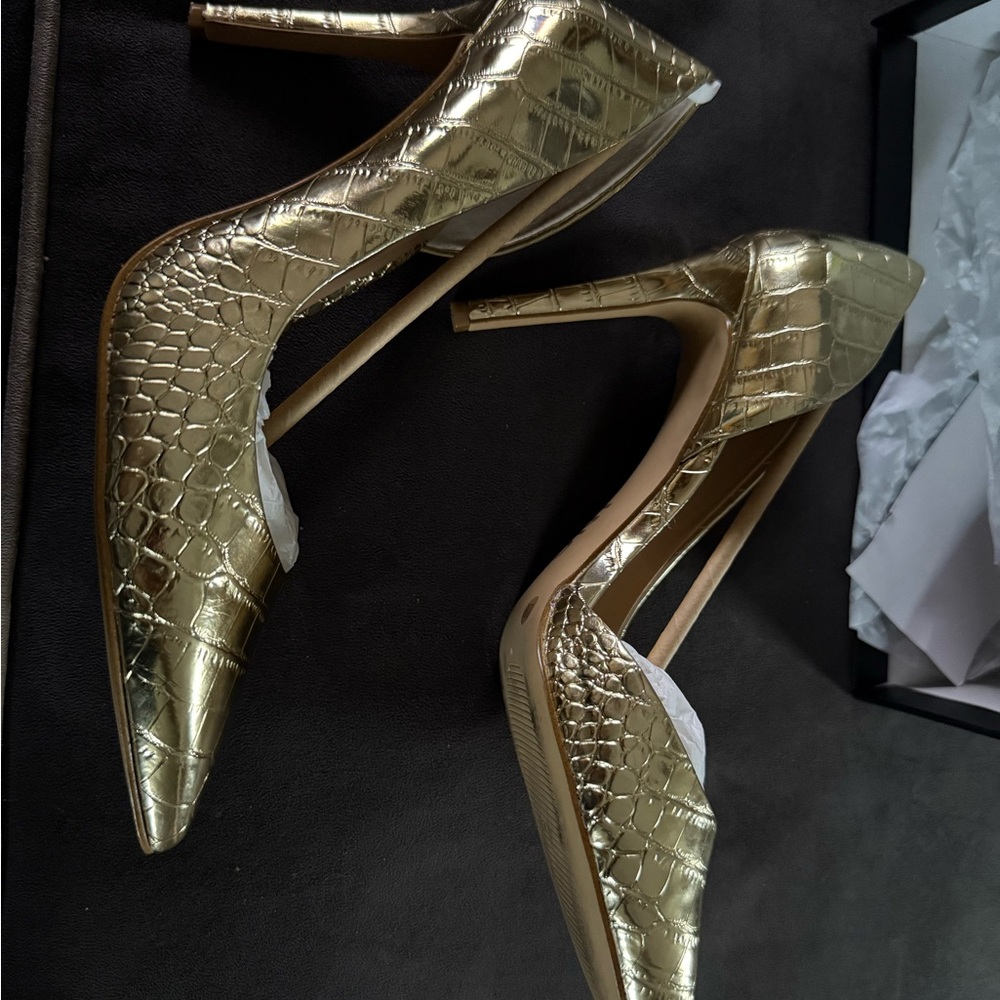 Elegant Gold Crocodile-Embossed Women's Heels